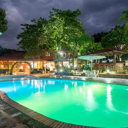 Jarabacoa River Club & Resort Exterior photo